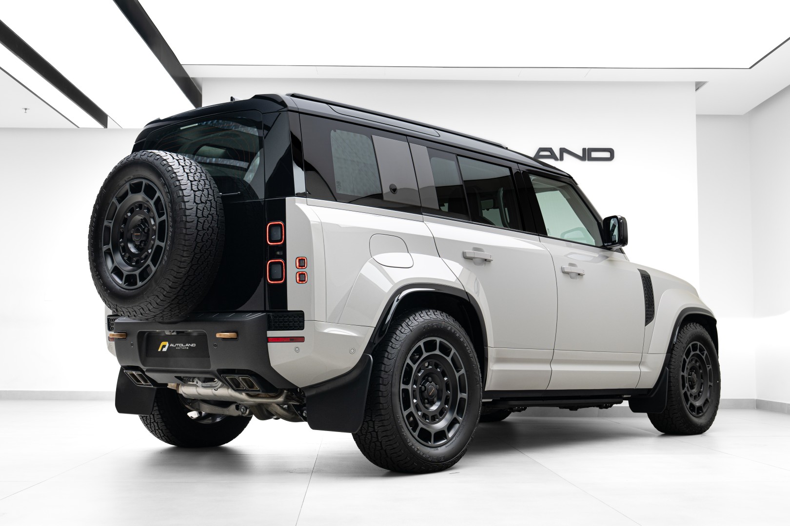 2026 LAND ROVER DEFENDER P635 OCTA GCC DEALER WARRANTY & SERVICES